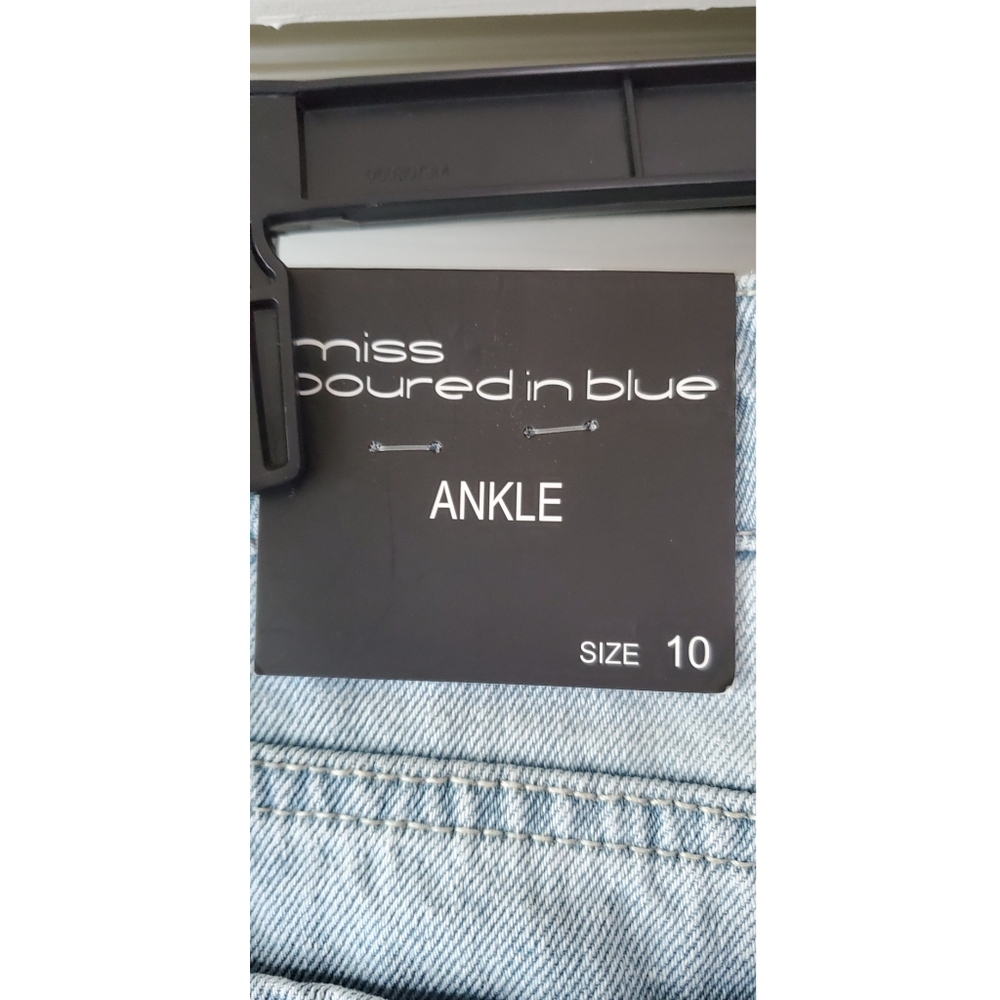 Mom Jeans - Picture 3 of 5